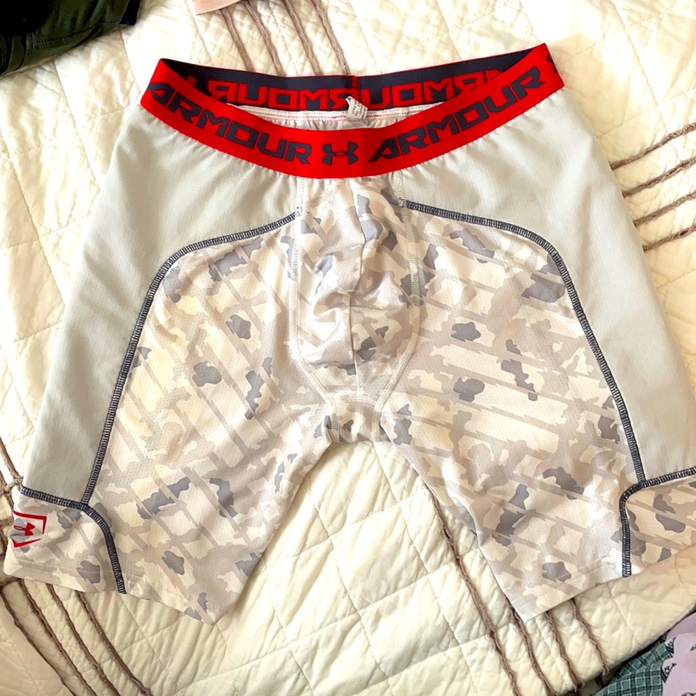 Under Armour Sliding Shorts Youth Large